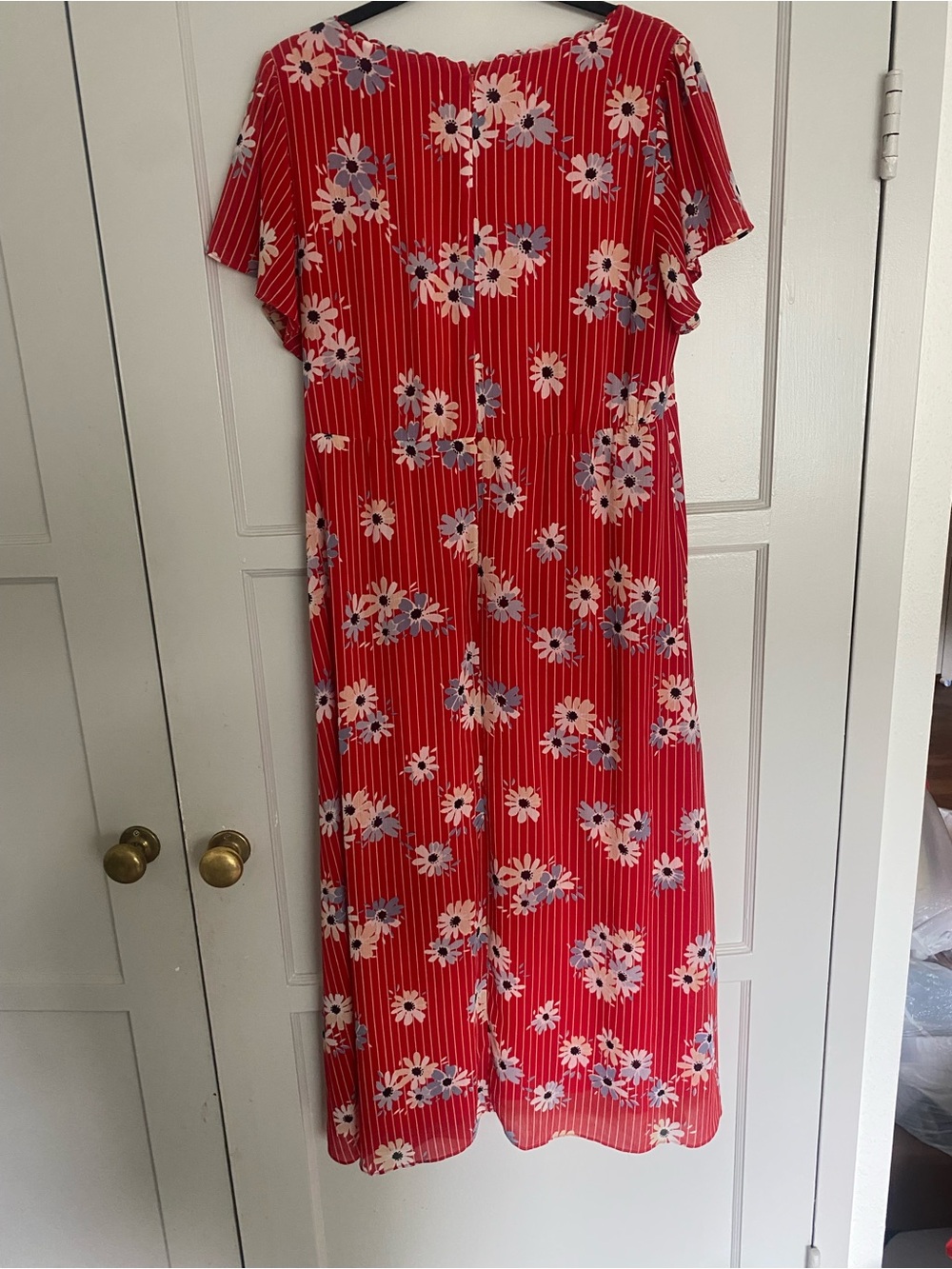 Madewell Scalloped Flutter-Sleeve Midi Dress in Daisy Society Red Floral - Picture 7 of 7